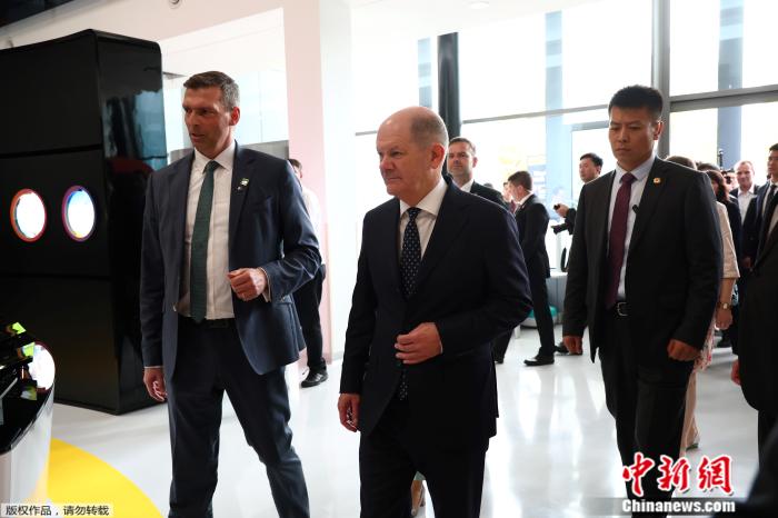 重庆时时彩:感受科技、到访高校……在上海,朔尔茨很忙!