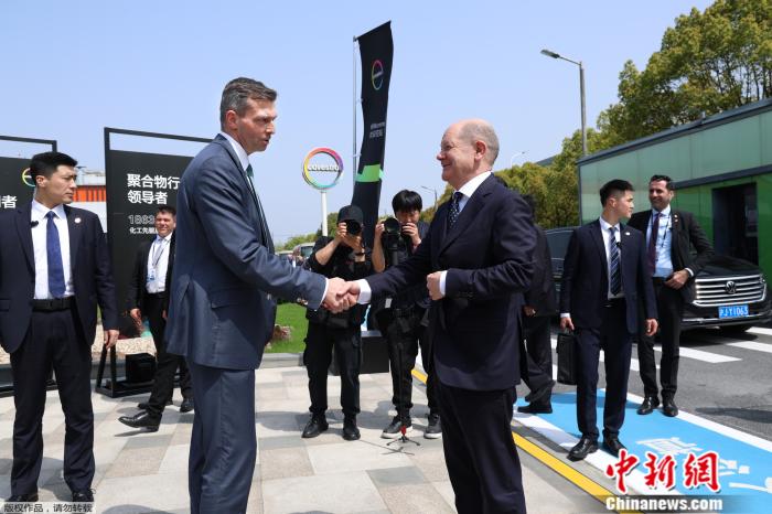 重庆时时彩:感受科技、到访高校……在上海,朔尔茨很忙!